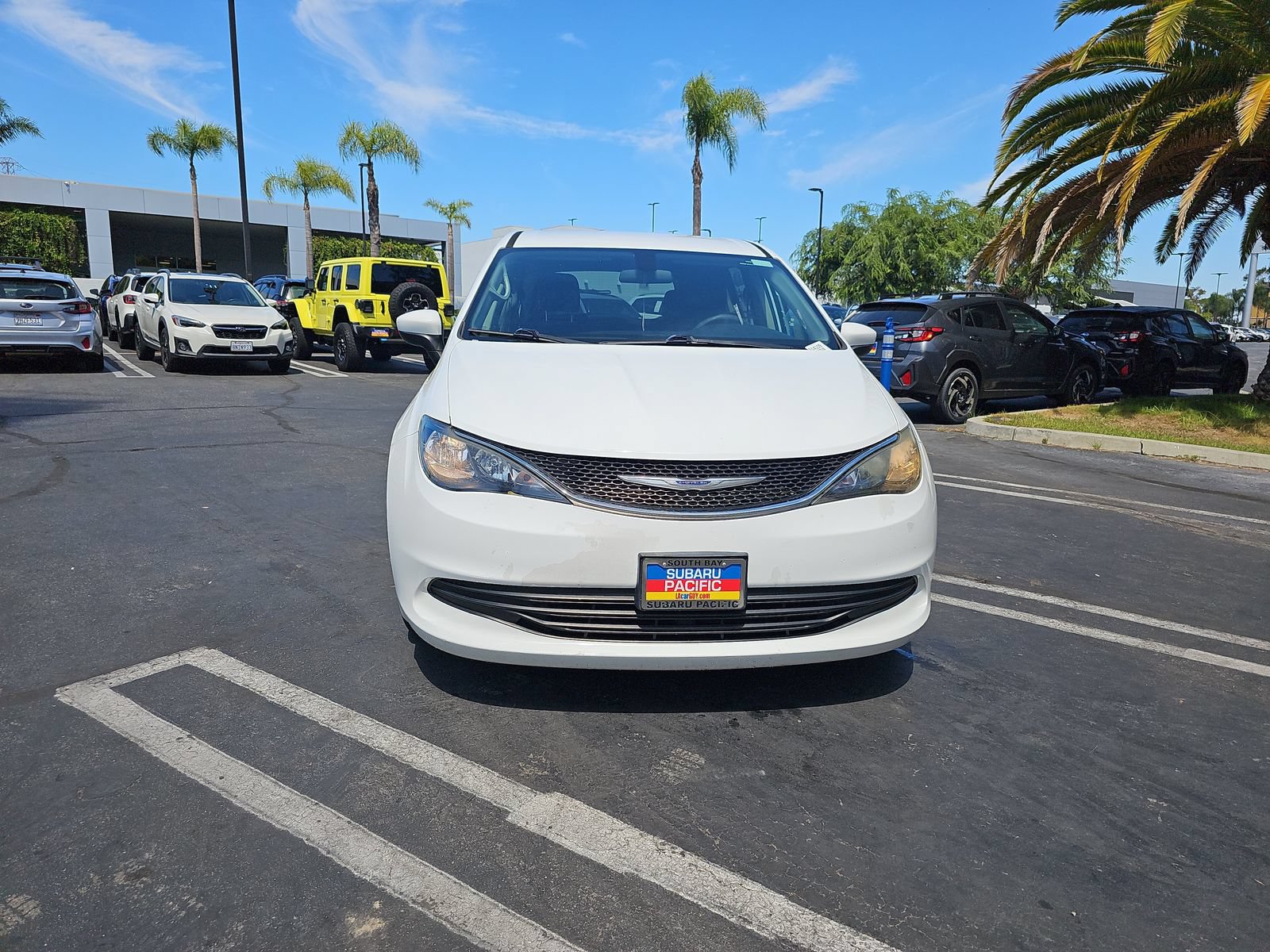 Used 2019 Chrysler Pacifica LX w/ Tire & Wheel Group FWD image 2