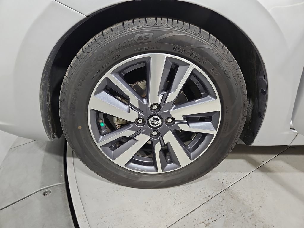 Certified 2020 Nissan Versa SV image 27