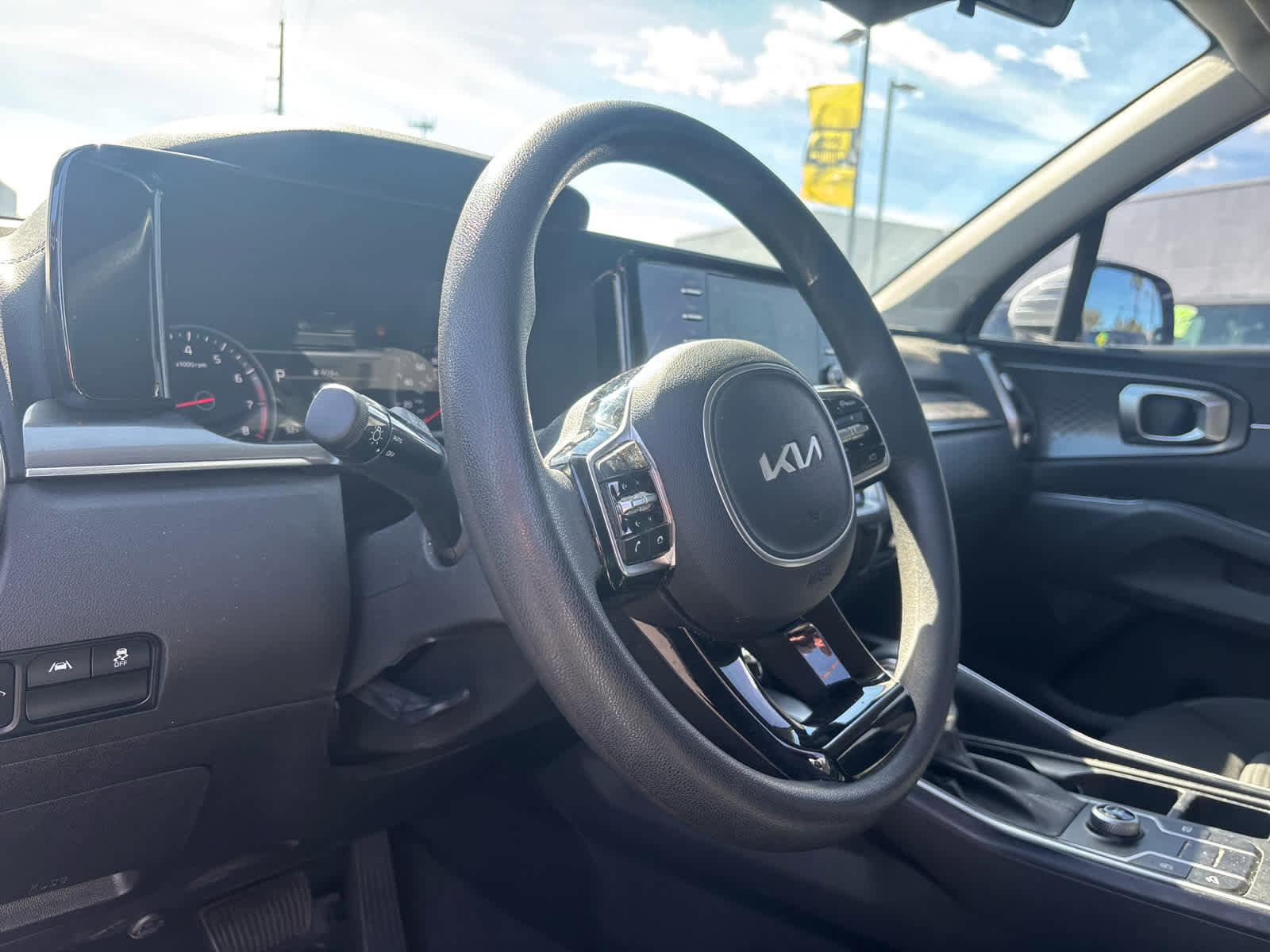 Used 2023 Kia Sorento LX image 9