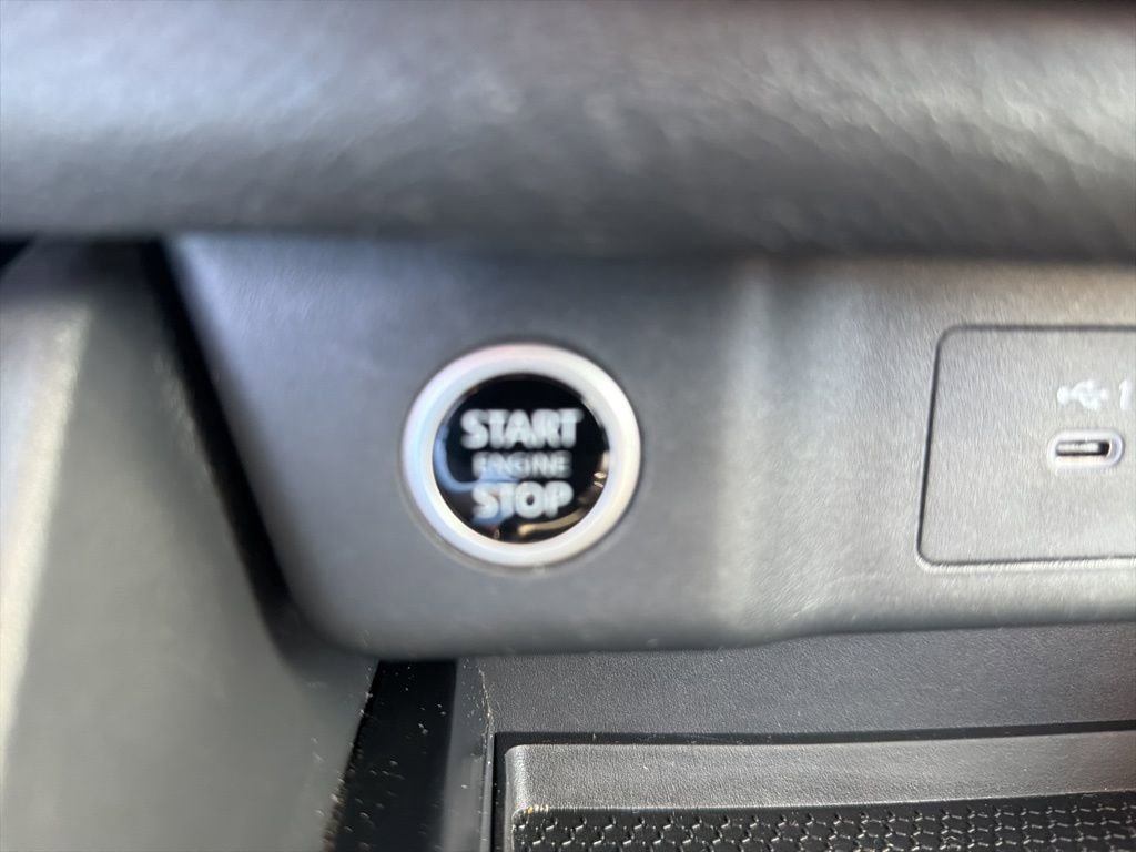 Used 2023 Nissan Rogue SV image 26