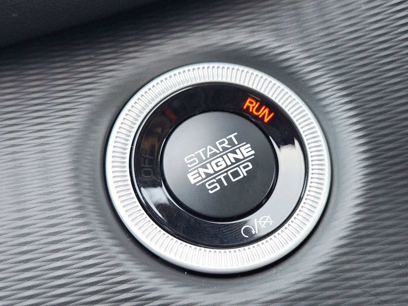 New 2025 Jeep Grand Cherokee Altitude image 13