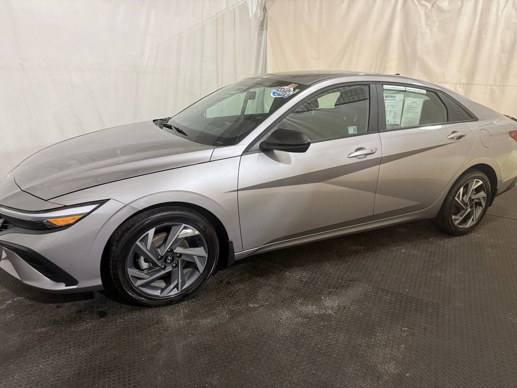 Certified 2025 Hyundai Elantra Sport w/ Cargo Package image 2