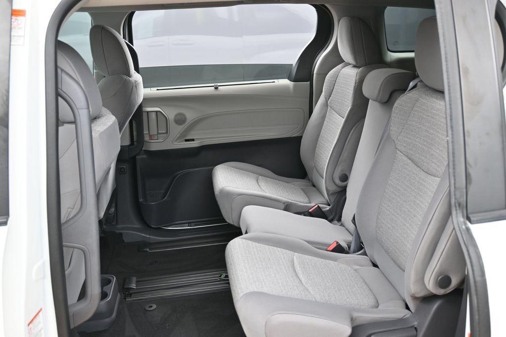Used 2021 Toyota Sienna LE FWD image 25