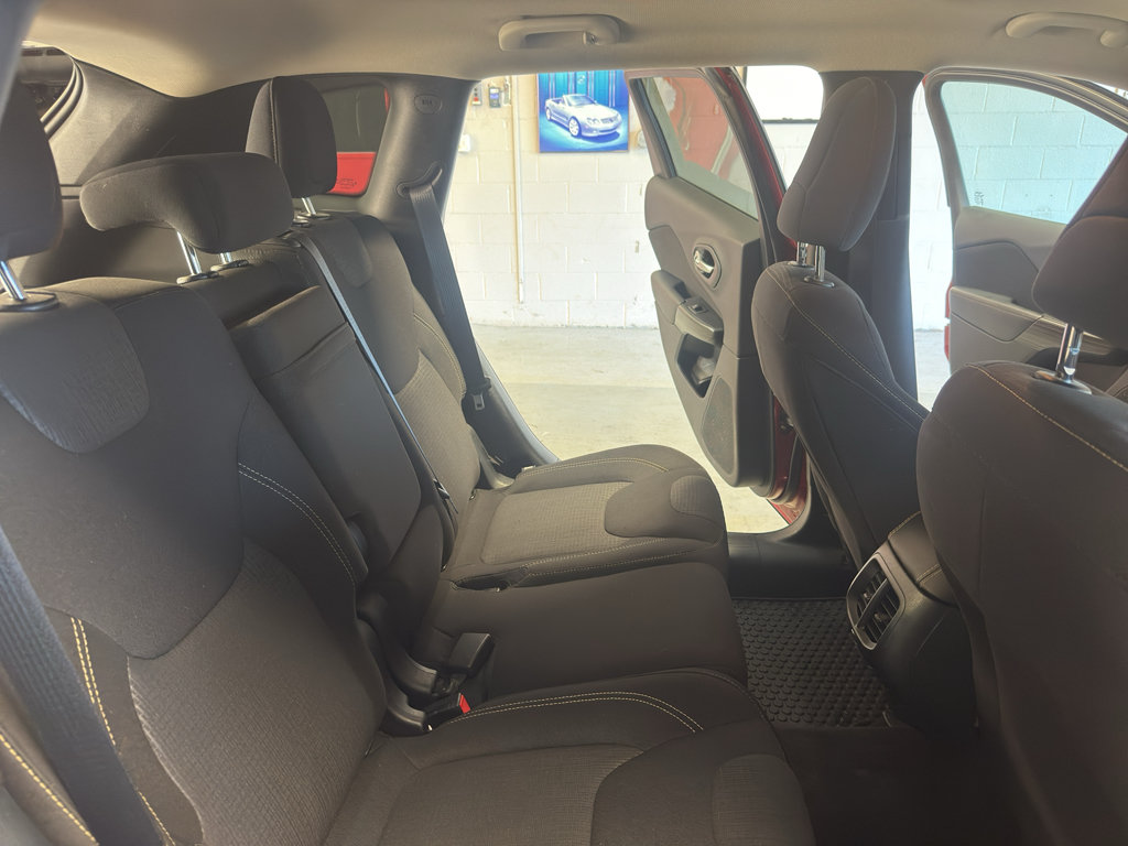 Used 2016 Jeep Cherokee Latitude w/ Cold Weather Group AWD/4WD image 25