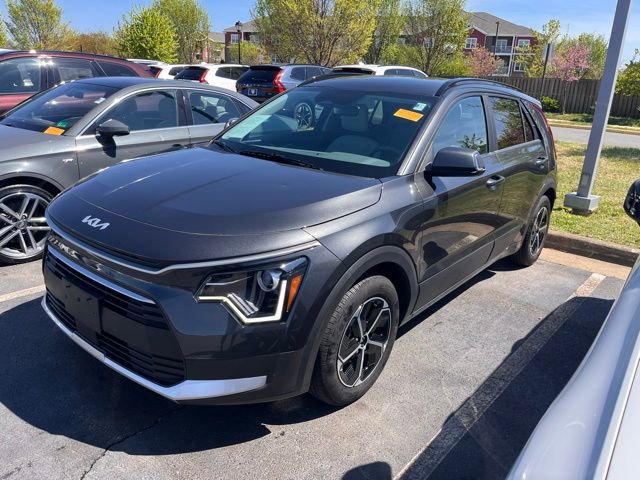 Used 2023 Kia Niro EX image 2