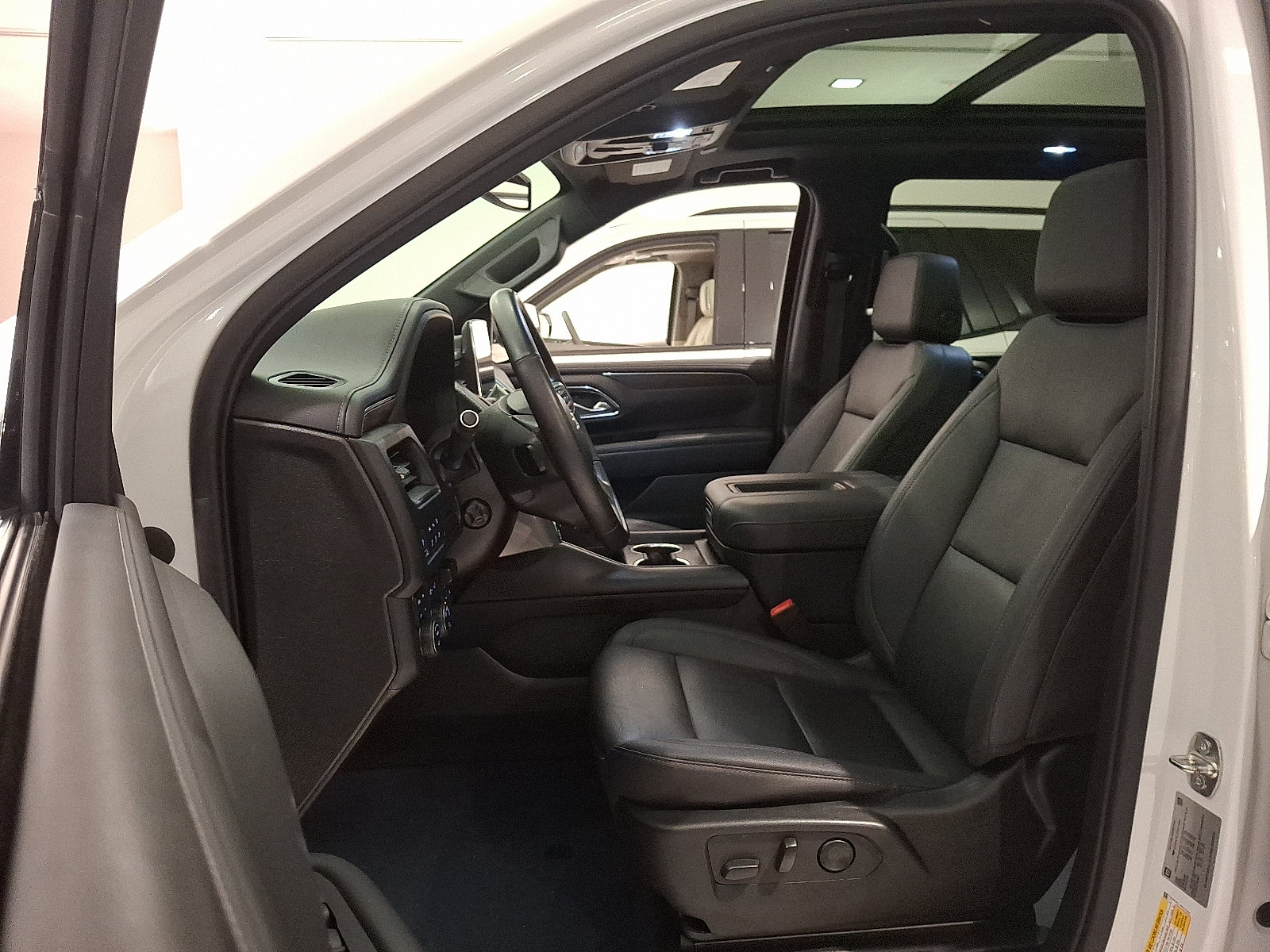Used 2023 Chevrolet Tahoe Z71 w/ Z71 Off-Road Package AWD/4WD image 15