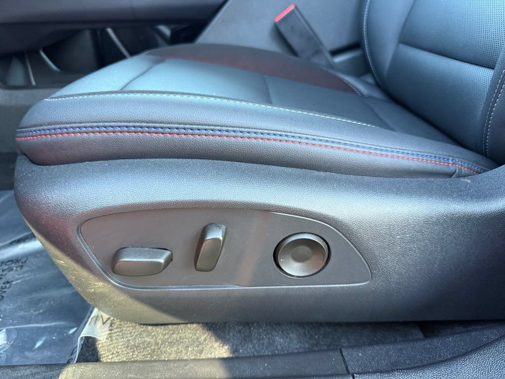 Used 2025 Chevrolet Equinox EV RS FWD image 10