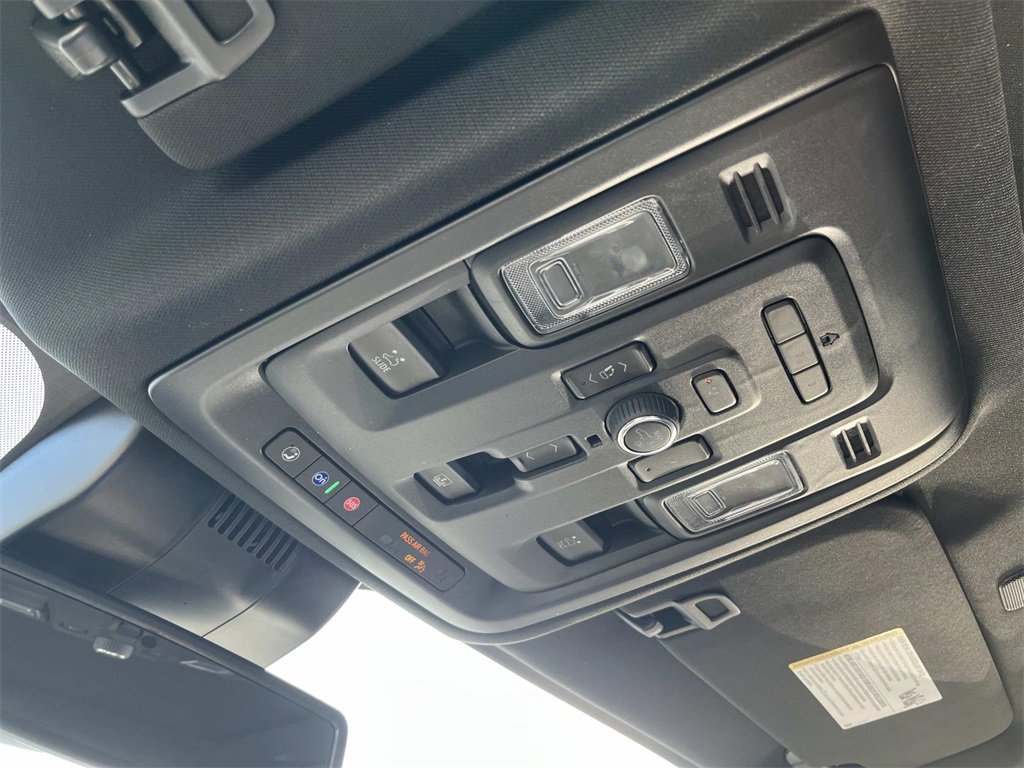 Used 2024 GMC Yukon XL Denali image 39