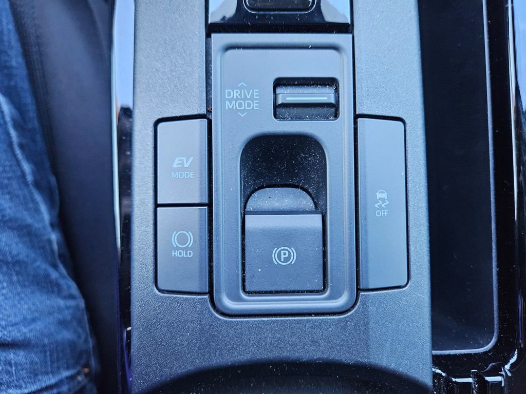 Used 2023 Toyota Prius LE image 27