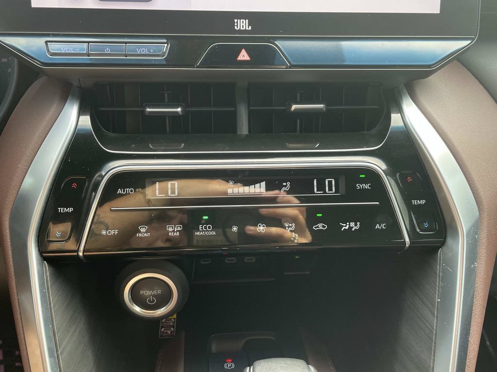 Used 2024 Toyota Venza XLE AWD/4WD image 40