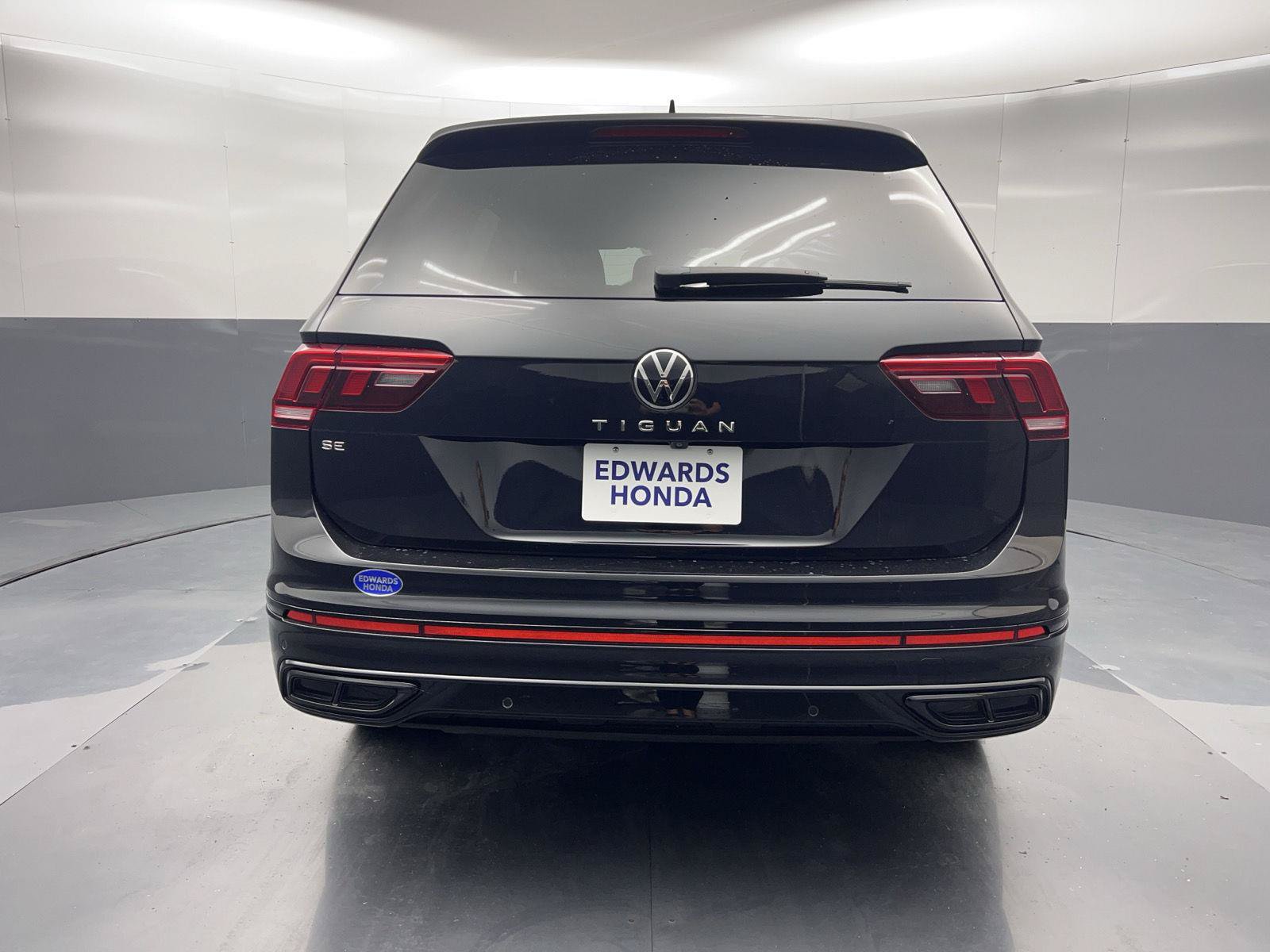 Used 2022 Volkswagen Tiguan SE R-Line FWD image 33