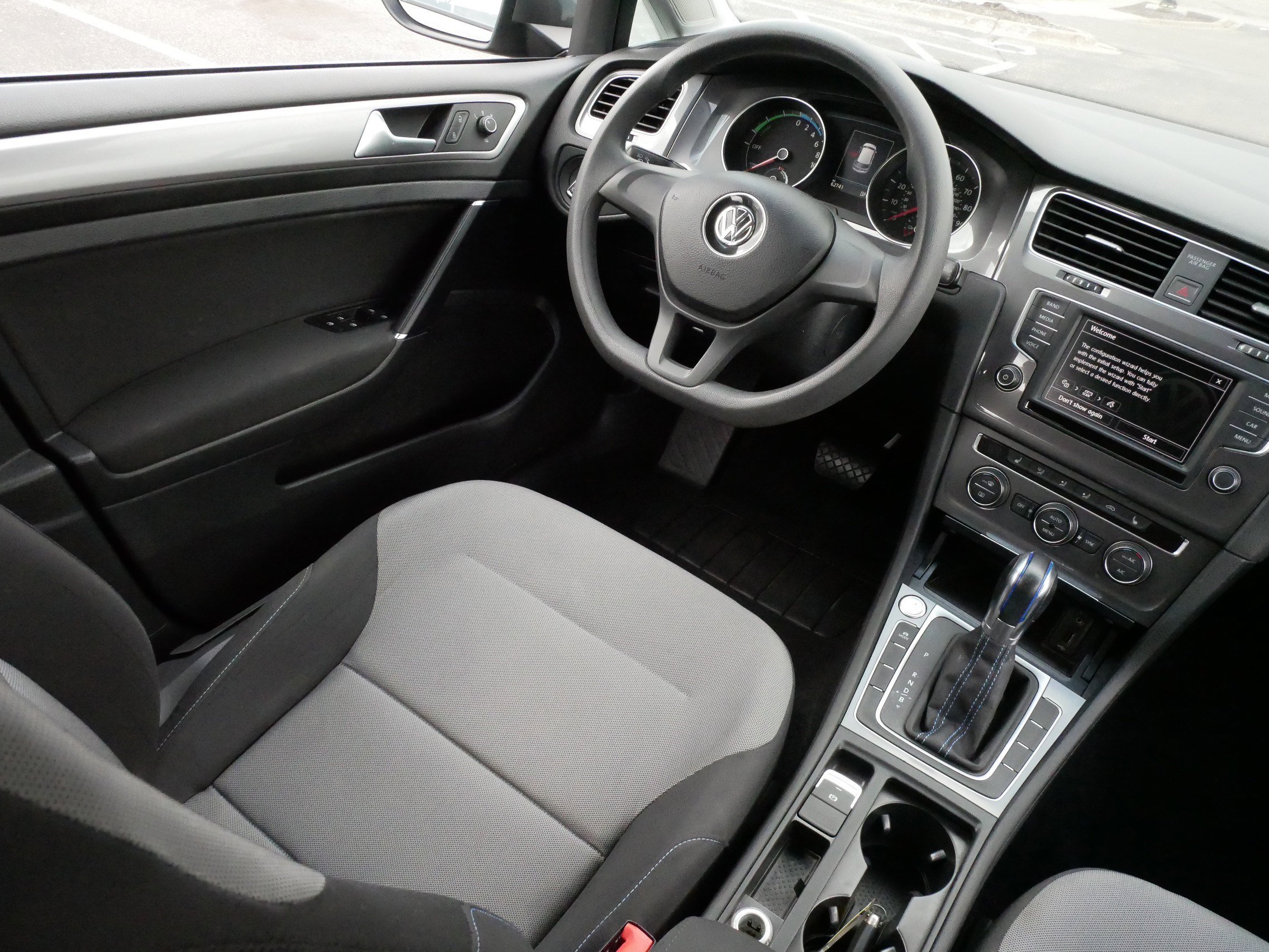 Used 2016 Volkswagen e-Golf SE w/ DC Fast Charging Package FWD image 9