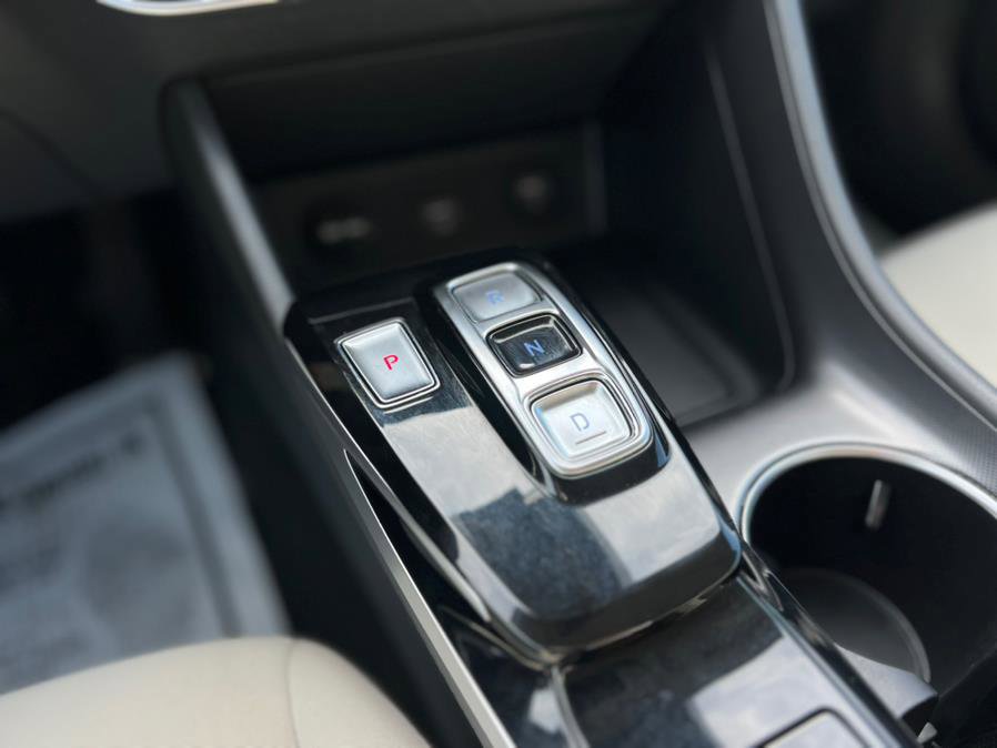 Used 2023 Hyundai Sonata SE w/ Preferred Accessory Package image 20