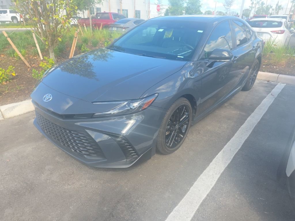 Used 2025 Toyota Camry SE FWD image 1