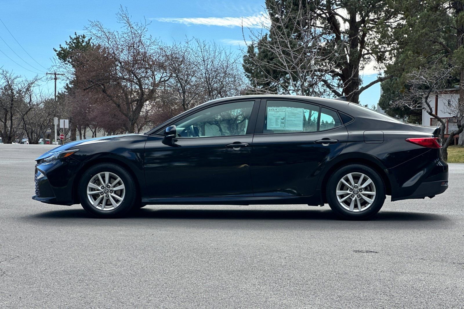 Used 2025 Toyota Camry LE image 7