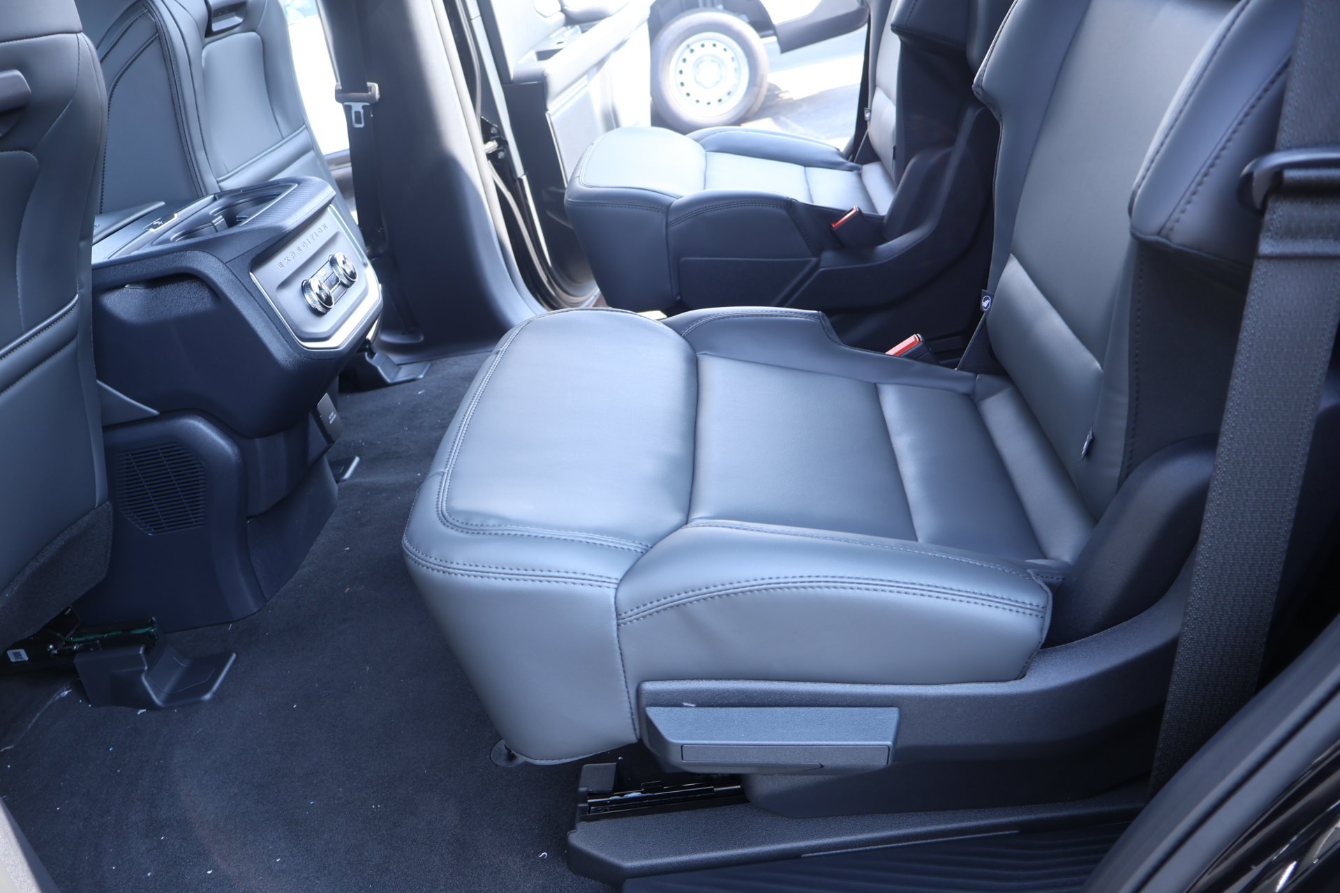 New 2027 Ford Expedition Active AWD/4WD image 14