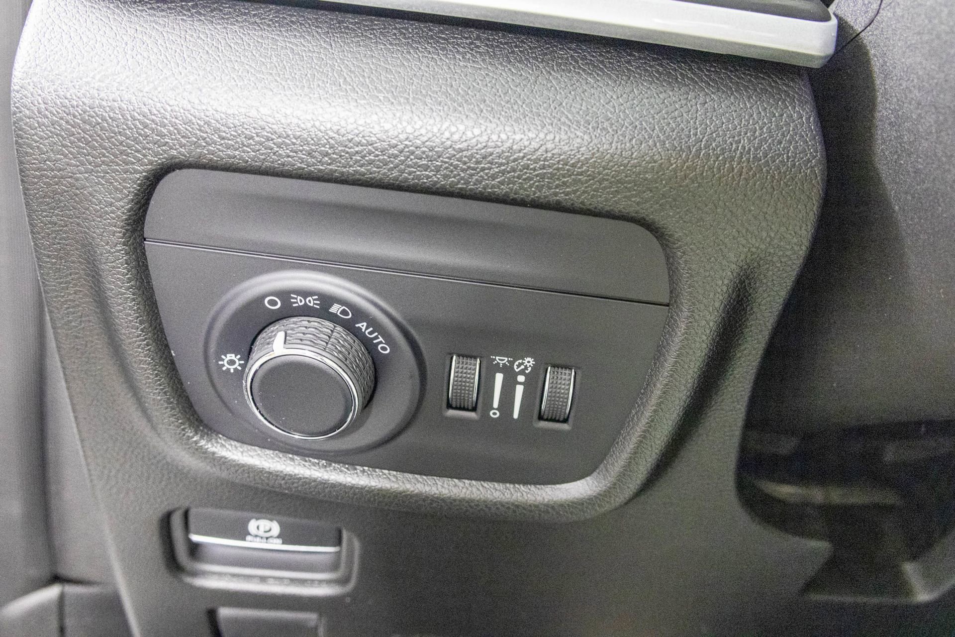 New 2025 Jeep Grand Cherokee Altitude image 19