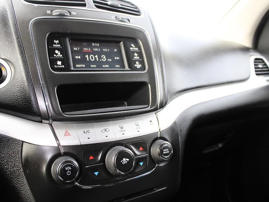 Used 2018 Dodge Journey SE image 17