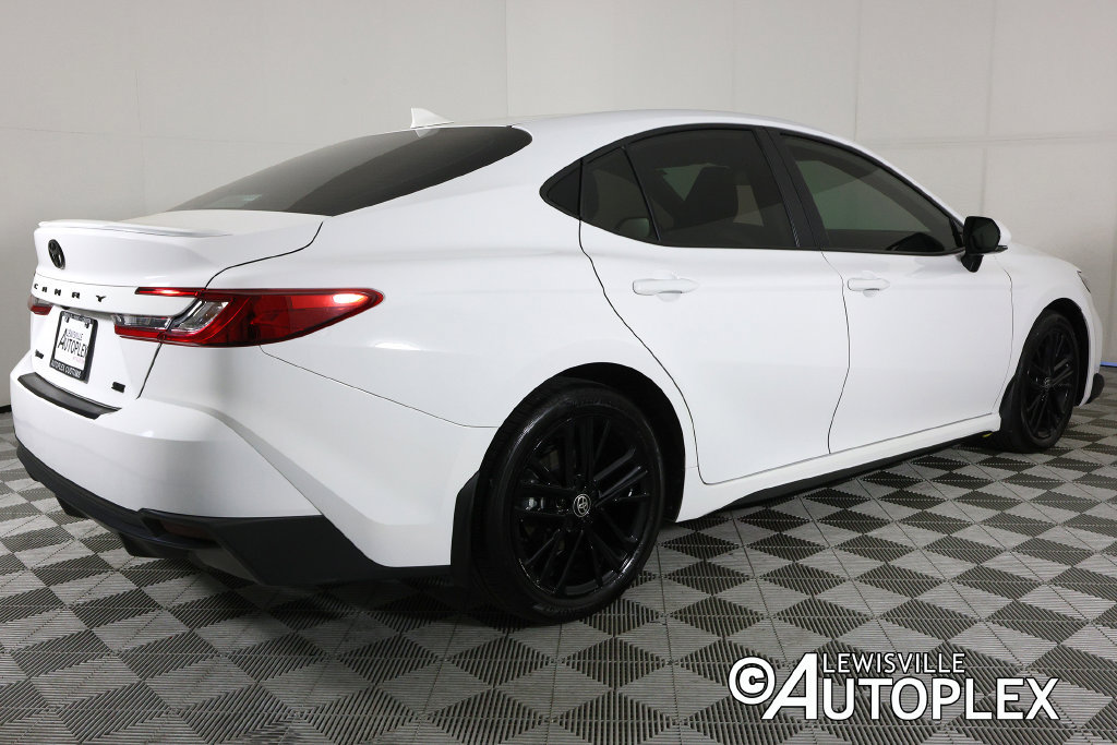 Used 2025 Toyota Camry SE w/ Convenience Package FWD image 5