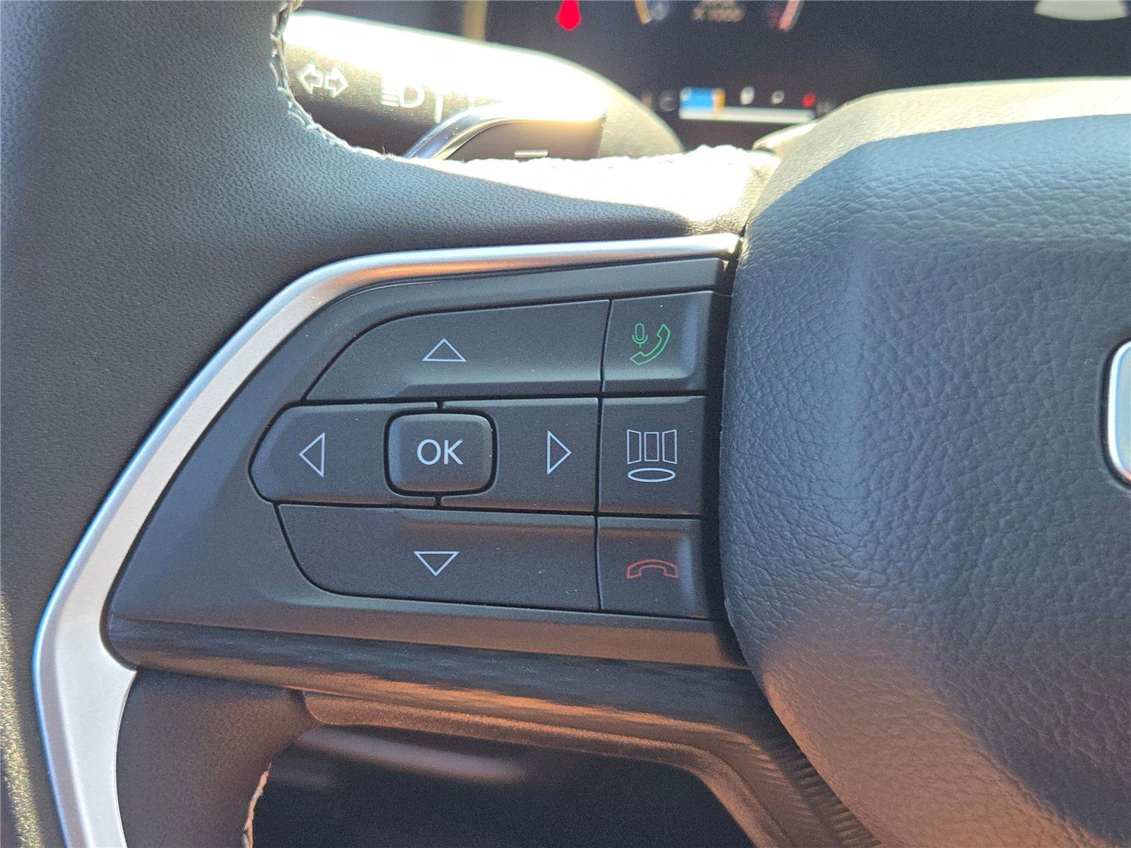 New 2025 Jeep Grand Cherokee Altitude image 35