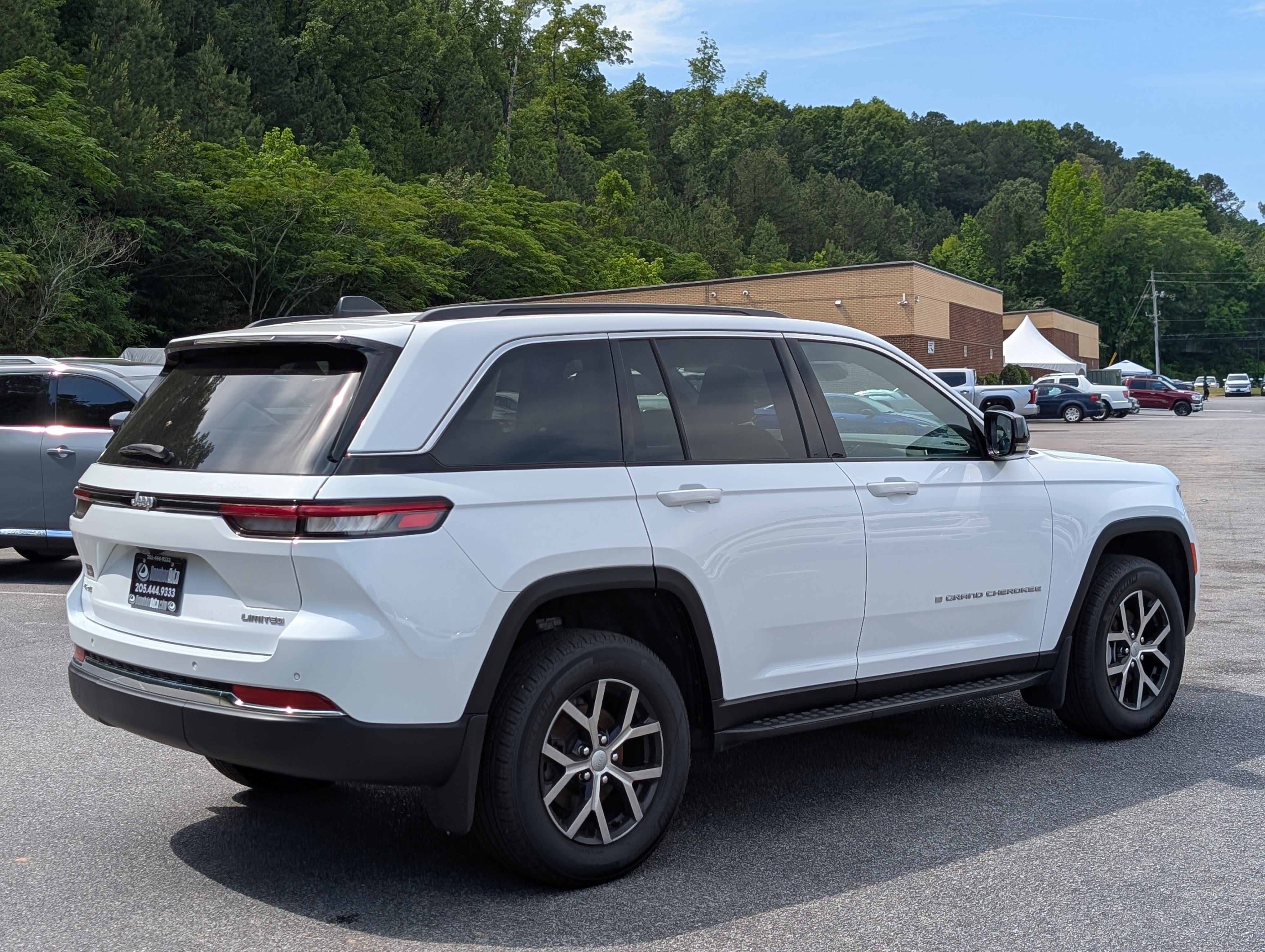 Used 2024 Jeep Grand Cherokee Limited w/ MOPAR Finishing Package AWD/4WD image 9