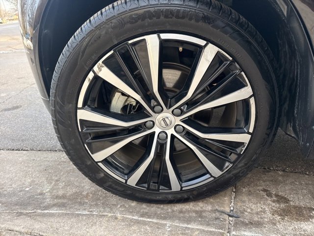 Used 2024 Volvo XC60 B5 Plus image 11