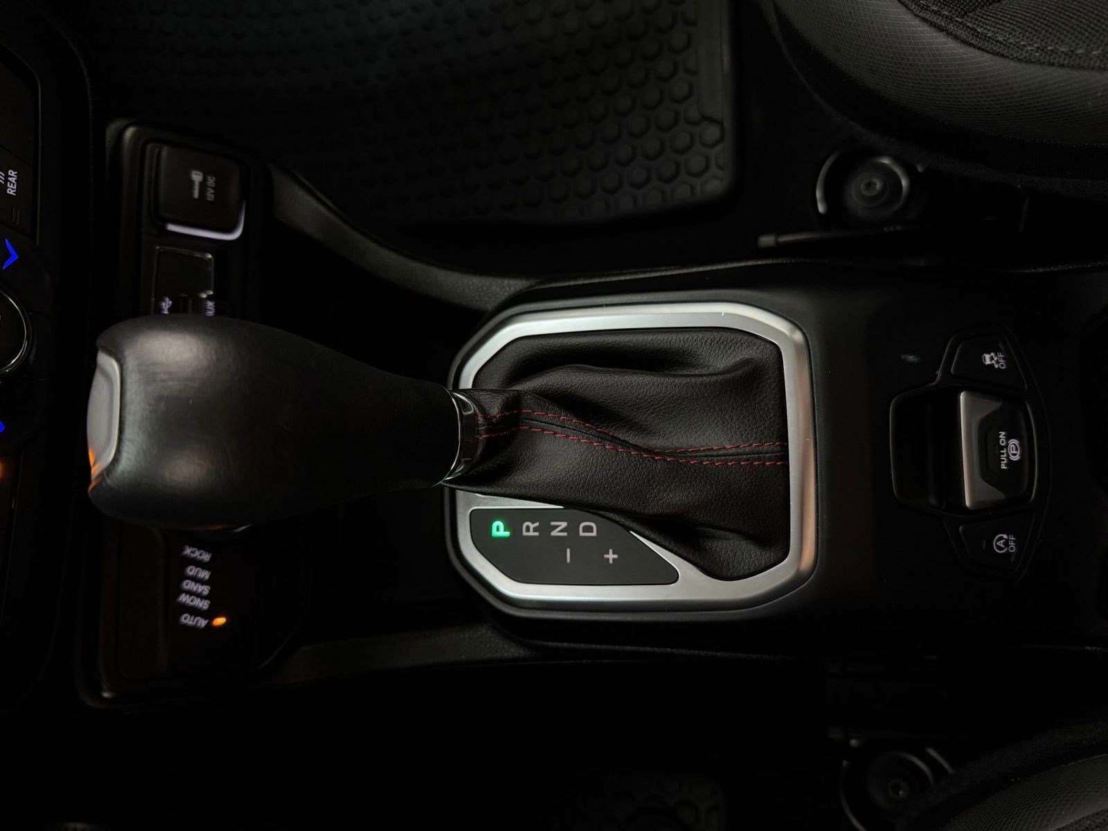 Used 2023 Jeep Renegade Trailhawk image 15