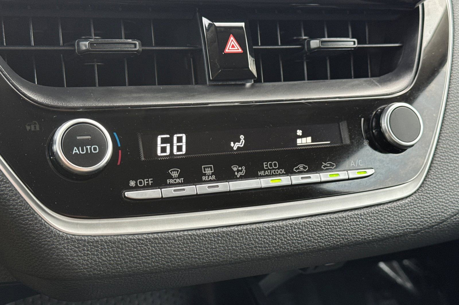 Used 2025 Toyota Corolla LE image 20