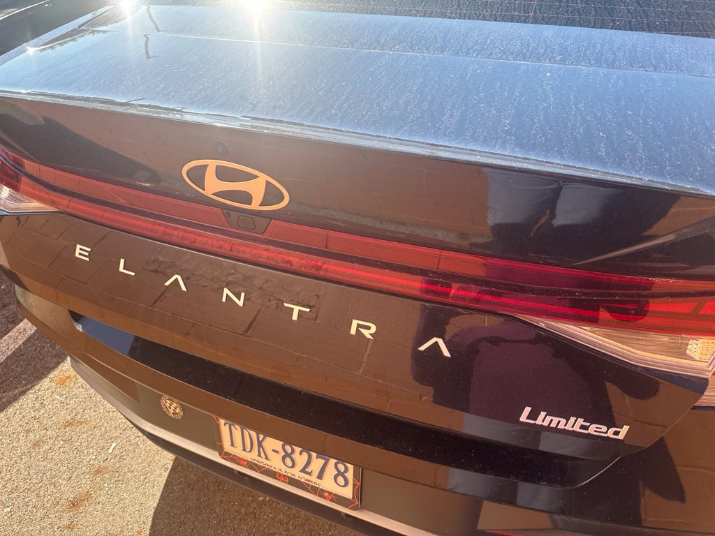 Used 2025 Hyundai Elantra Limited FWD image 8