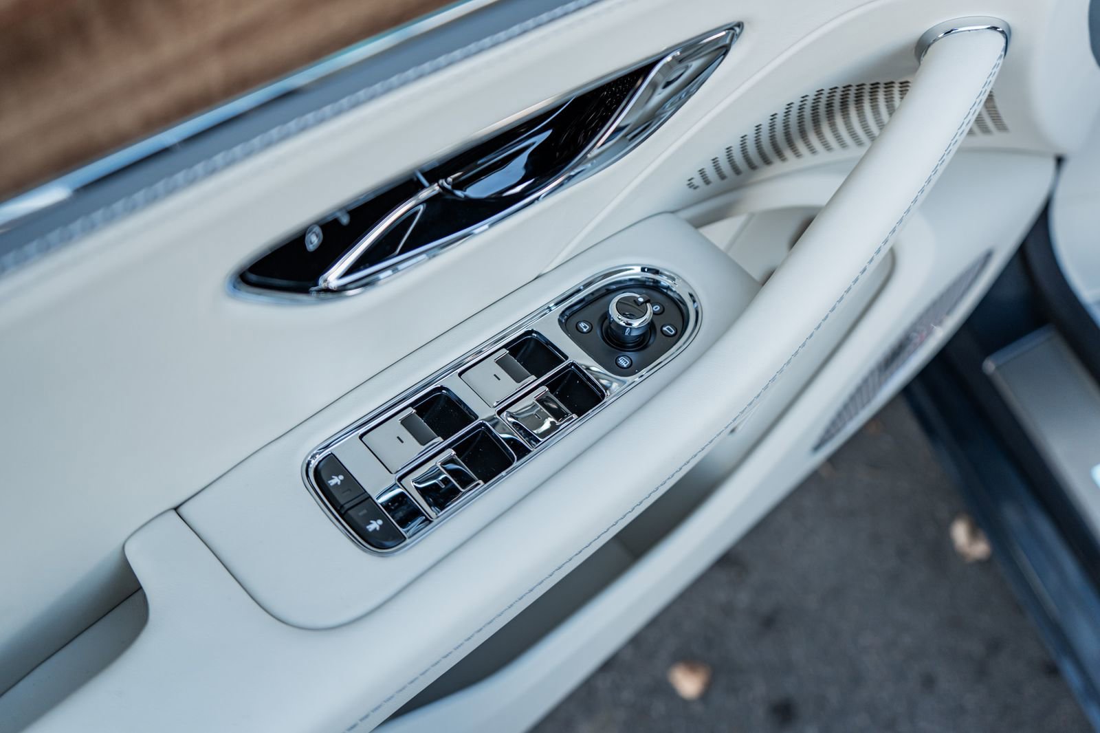 Certified 2026 Bentley Flying Spur Plug-In Hybrid image 30