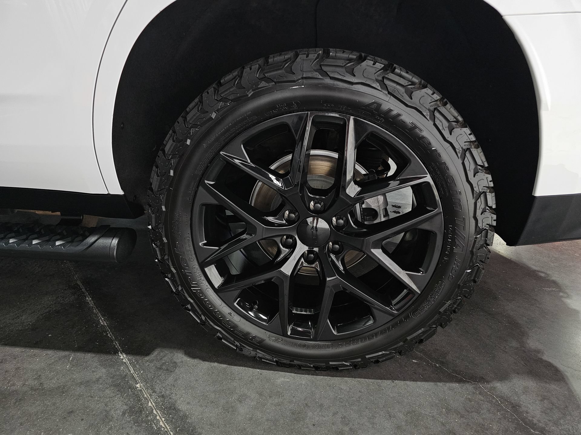 Used 2022 Chevrolet Tahoe Z71 w/ Luxury Package AWD/4WD image 45