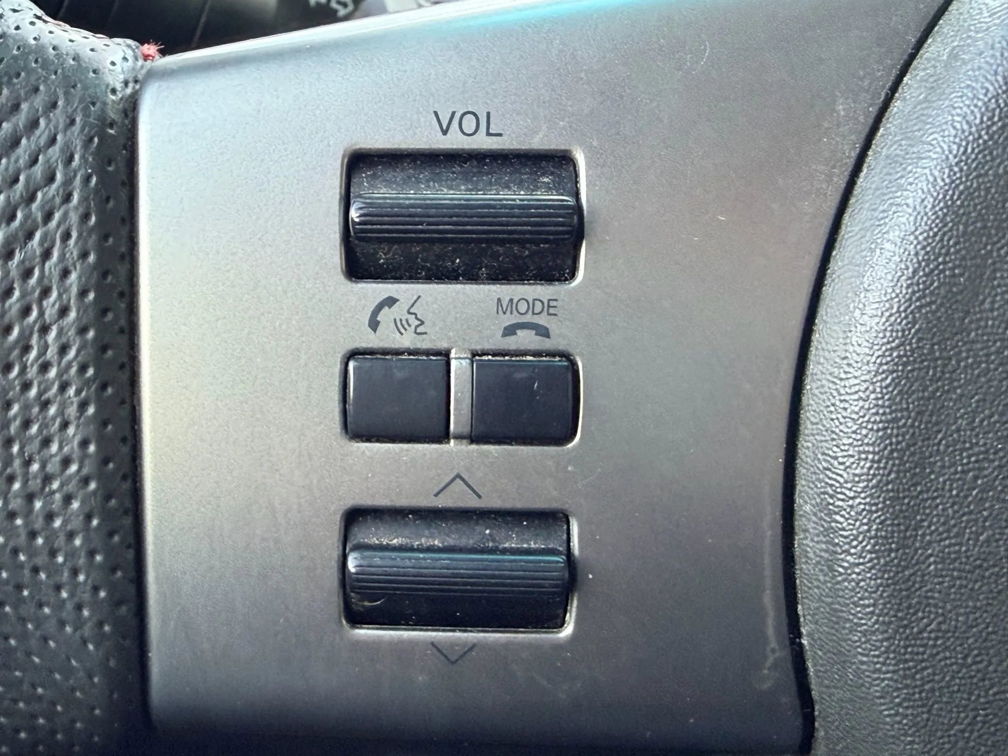 Used 2012 Nissan Frontier PRO-4X image 18