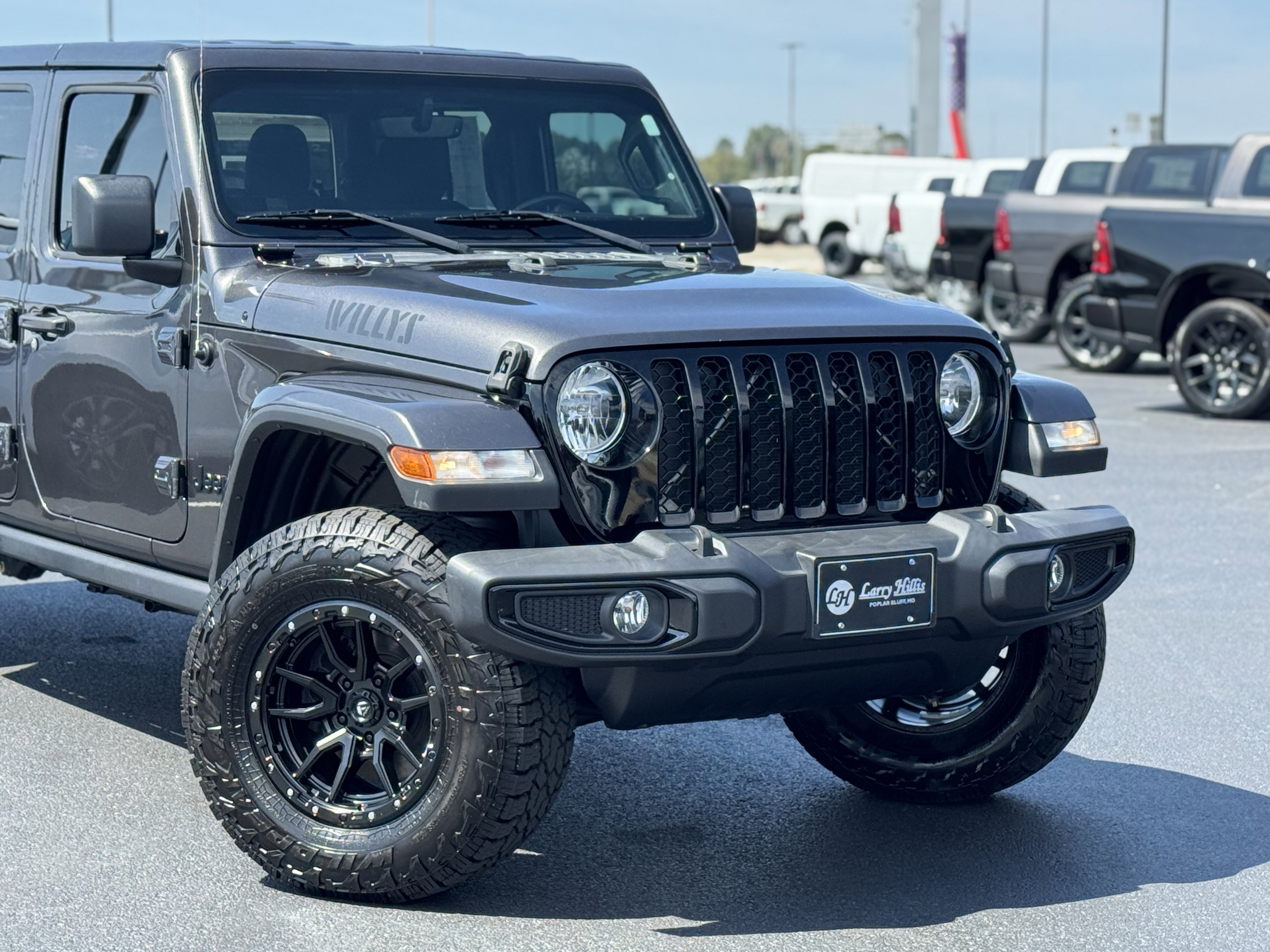 Used 2021 Jeep Gladiator Willys image 5