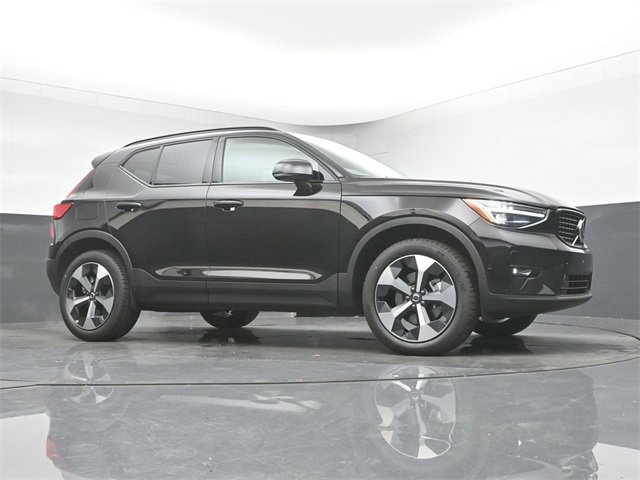 New 2026 Volvo XC40 B4 Plus w/ Protection Package Premier image 36