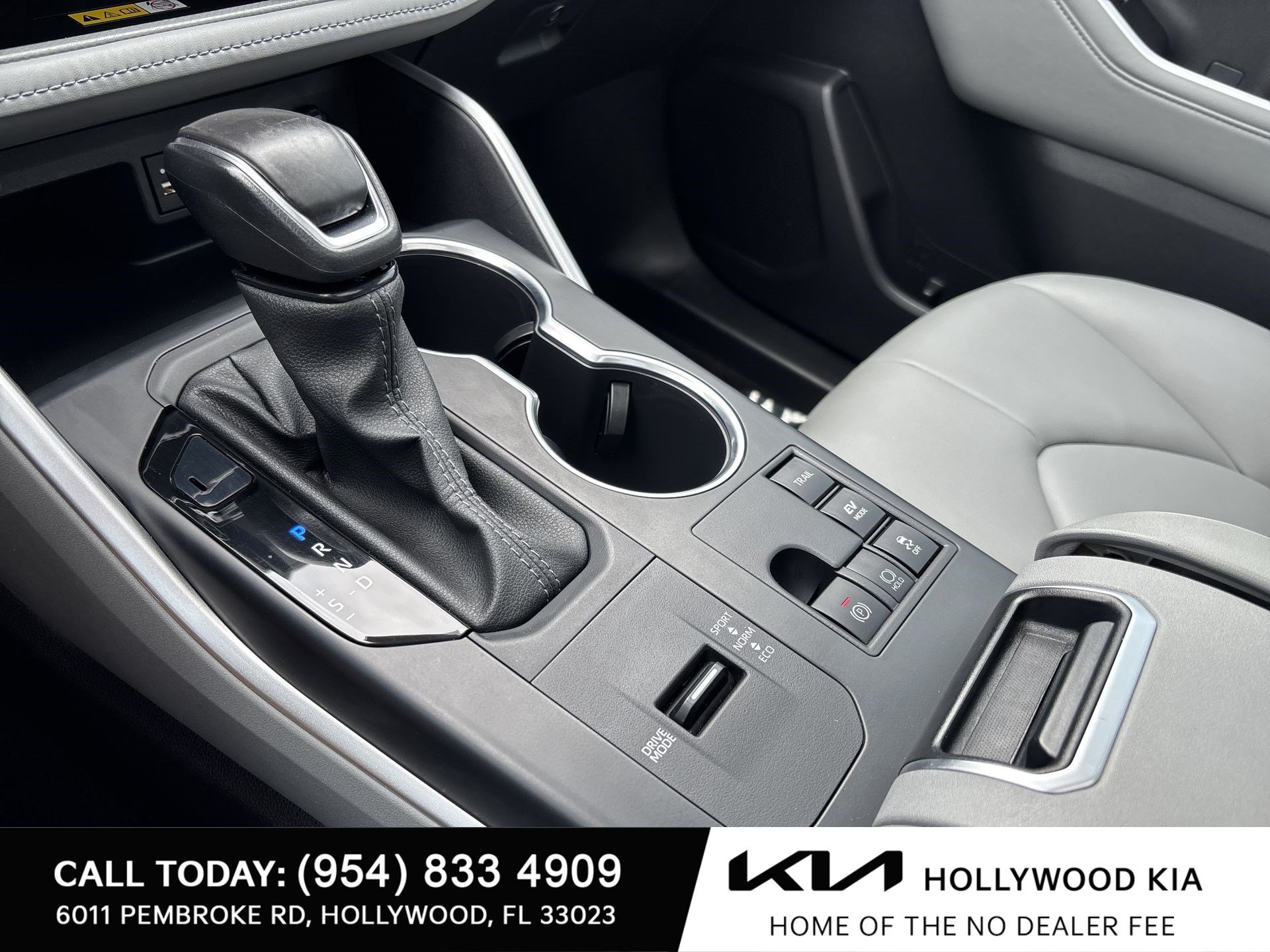 Used 2025 Toyota Highlander XLE AWD/4WD image 22