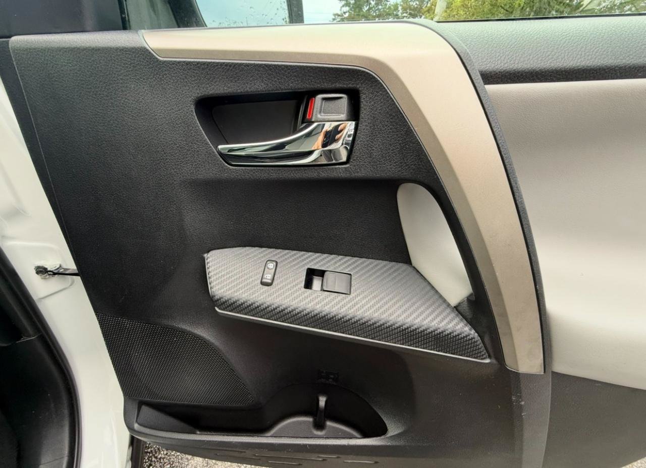 Used 2015 Toyota RAV4 Limited w/ Technology Package FWD image 19