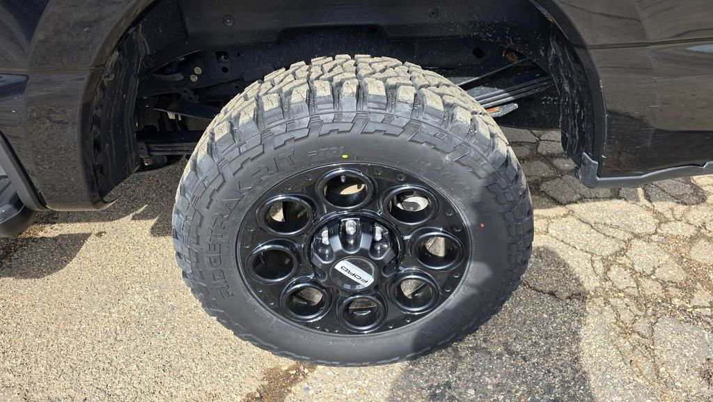 Used 2023 Ford F350 Lariat w/ Black Appearance Package image 11