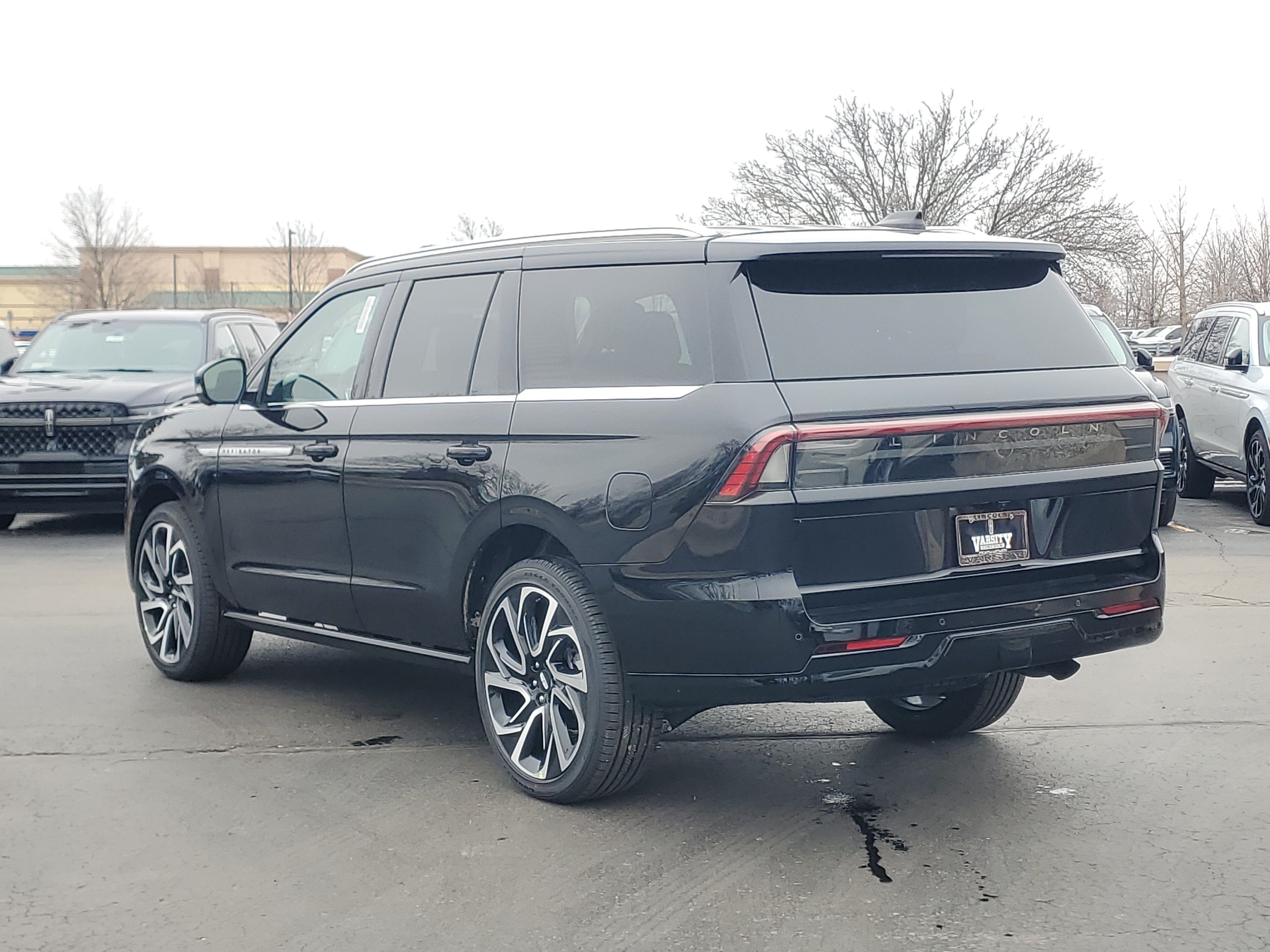New 2026 Lincoln Navigator Reserve AWD/4WD image 3