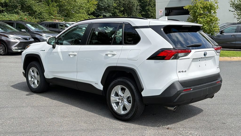 Used 2021 Toyota RAV4 LE AWD/4WD image 3