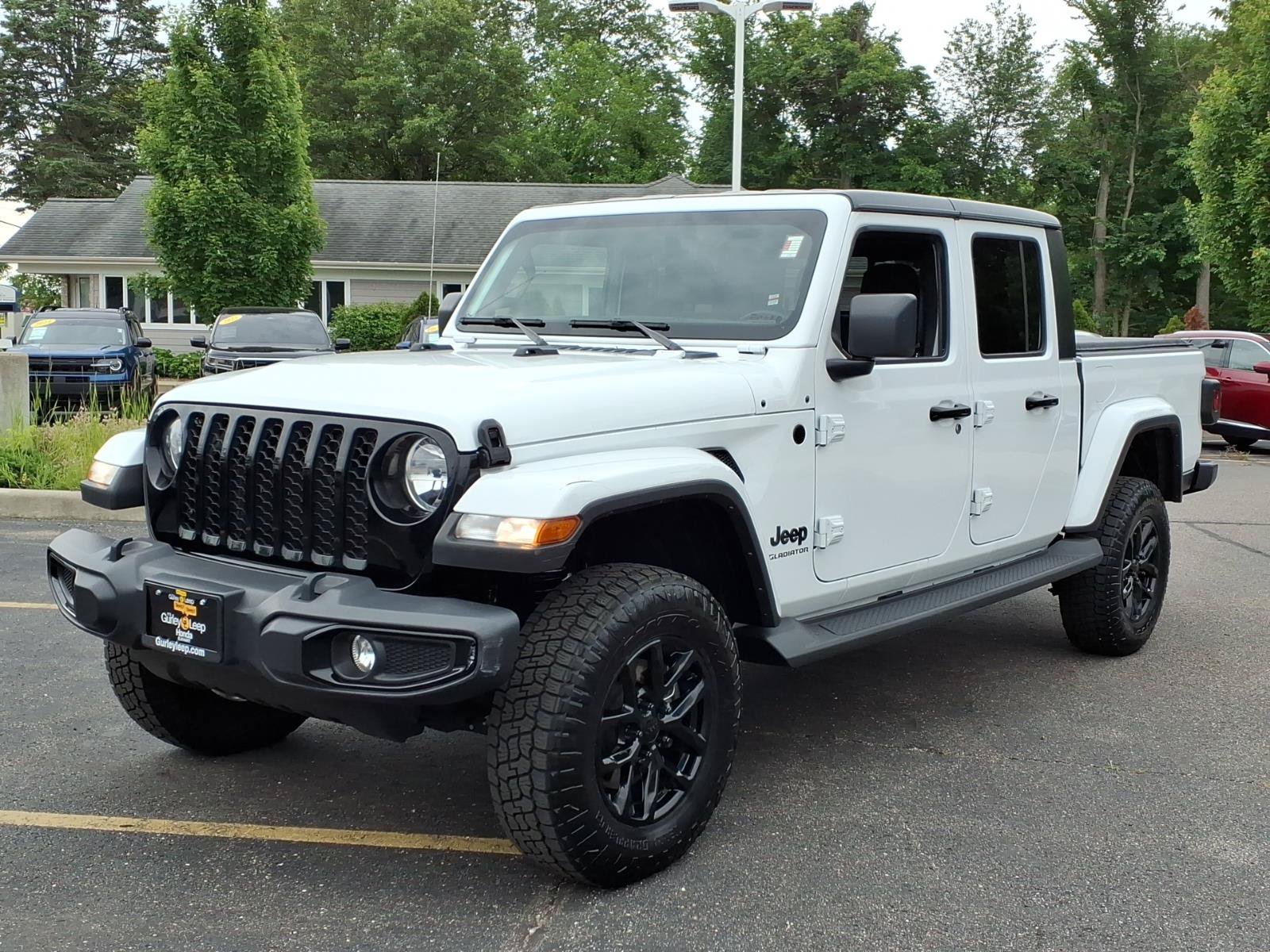 Used 2022 Jeep Gladiator Sport AWD/4WD image 3