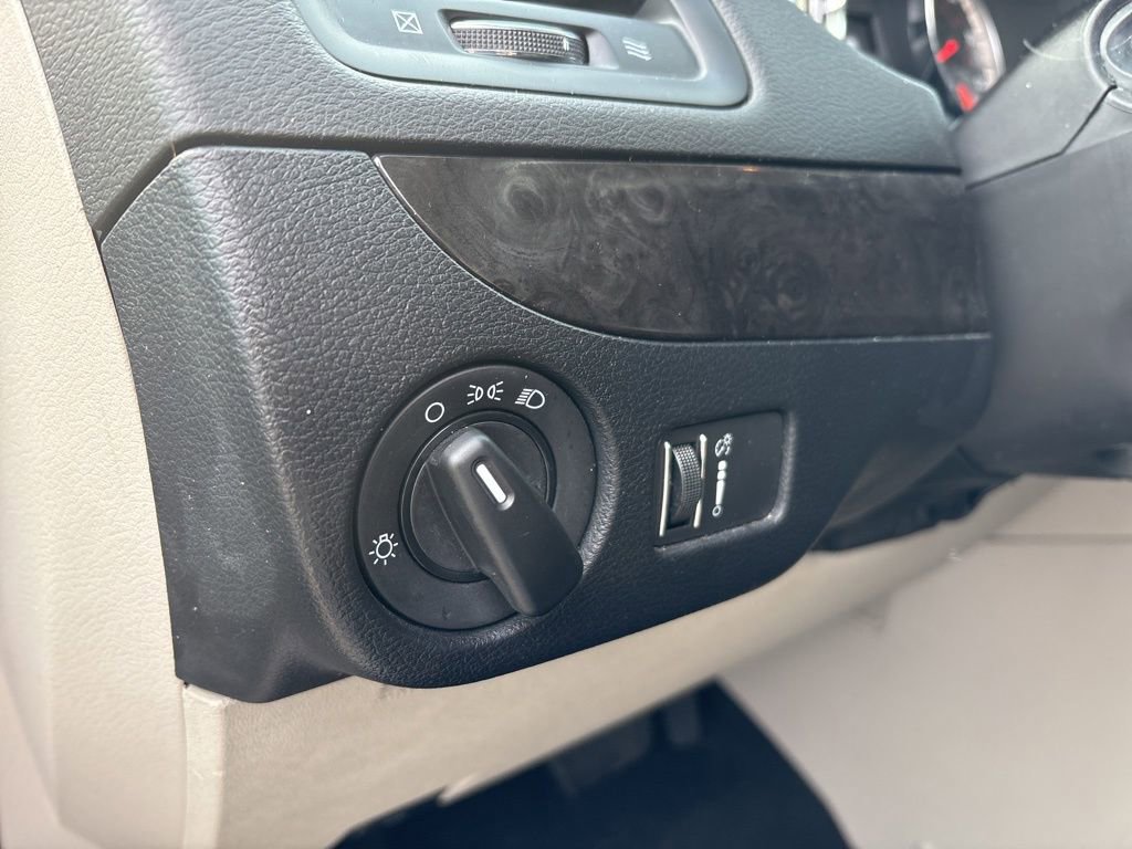 Used 2018 Dodge Grand Caravan SE w/ UConnect Hands-Free Group image 17