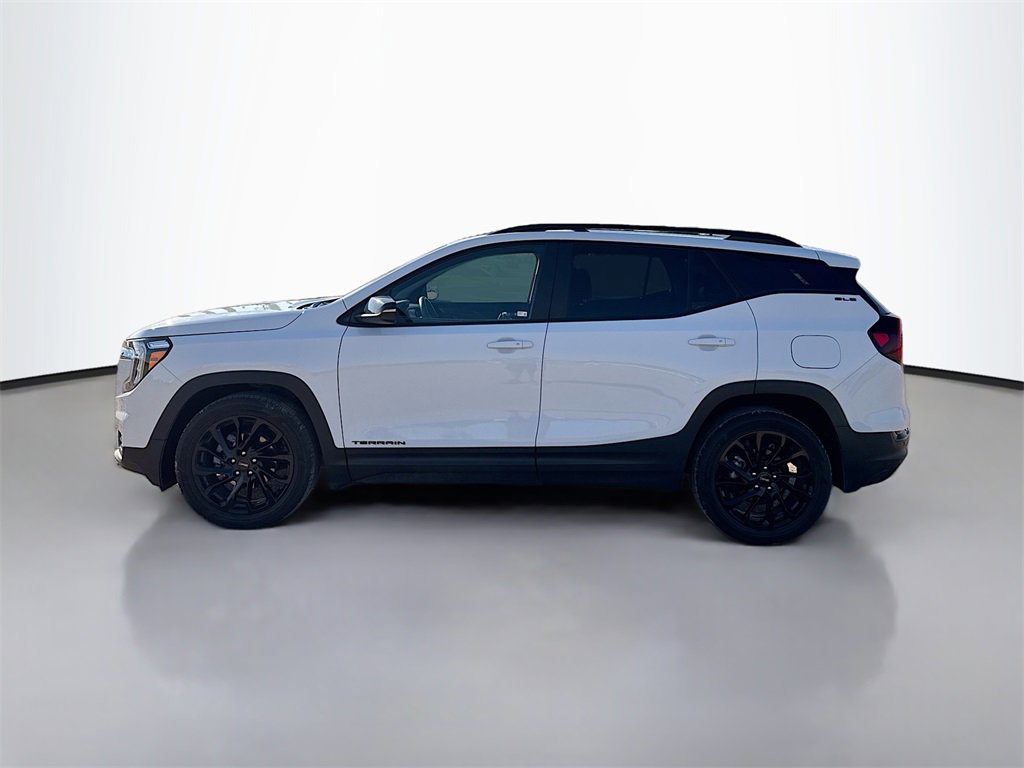 Used 2024 GMC Terrain SLE w/ Driver Convenience Package image 4
