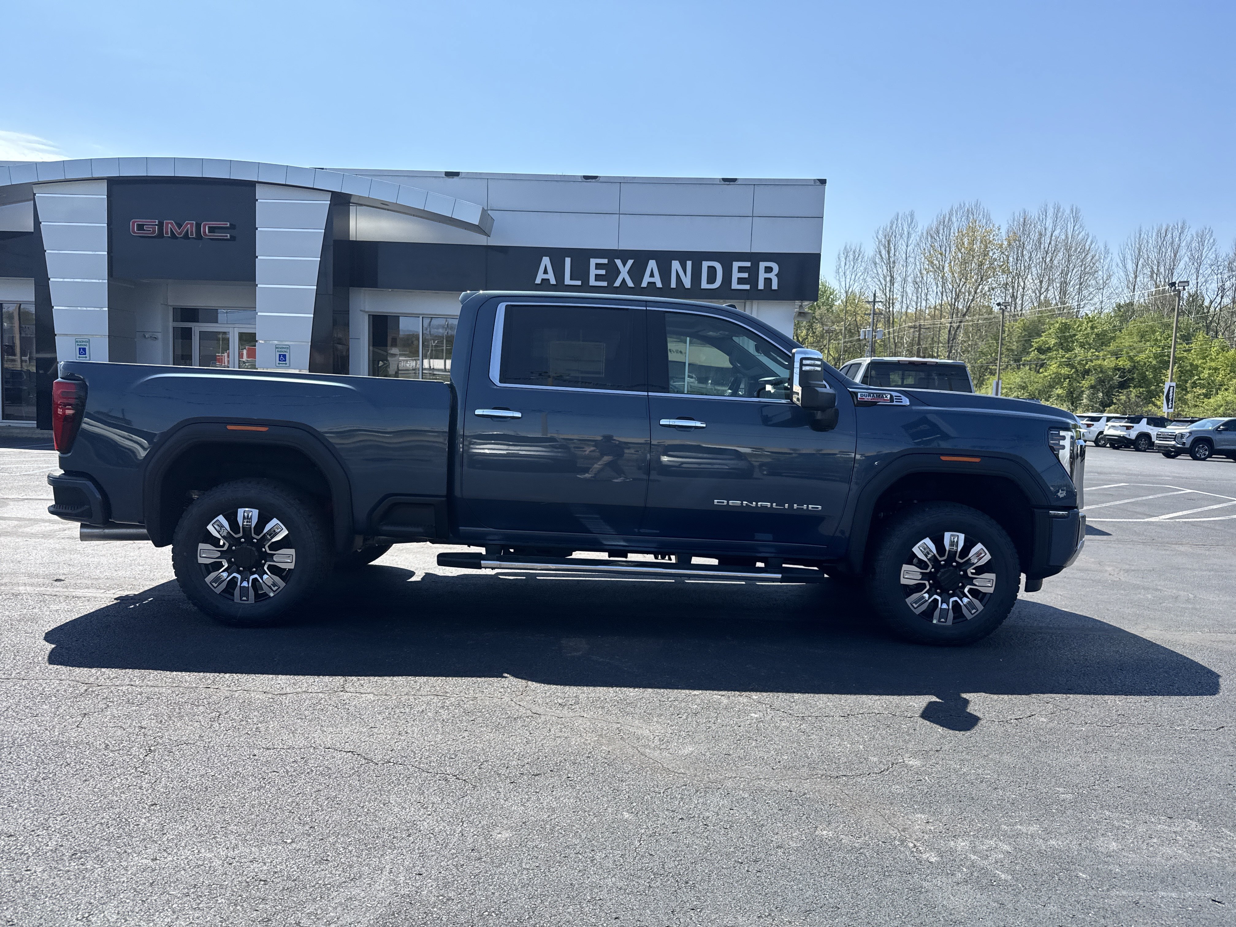 New 2026 GMC Sierra 2500 Denali w/ Denali Reserve Package AWD/4WD image 2
