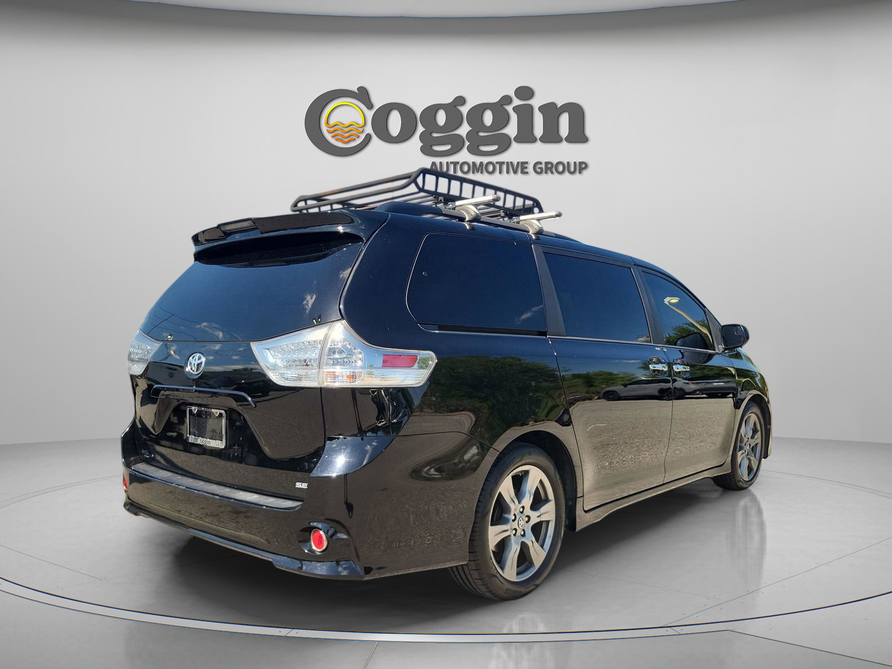 Used 2018 Toyota Sienna SE FWD image 6