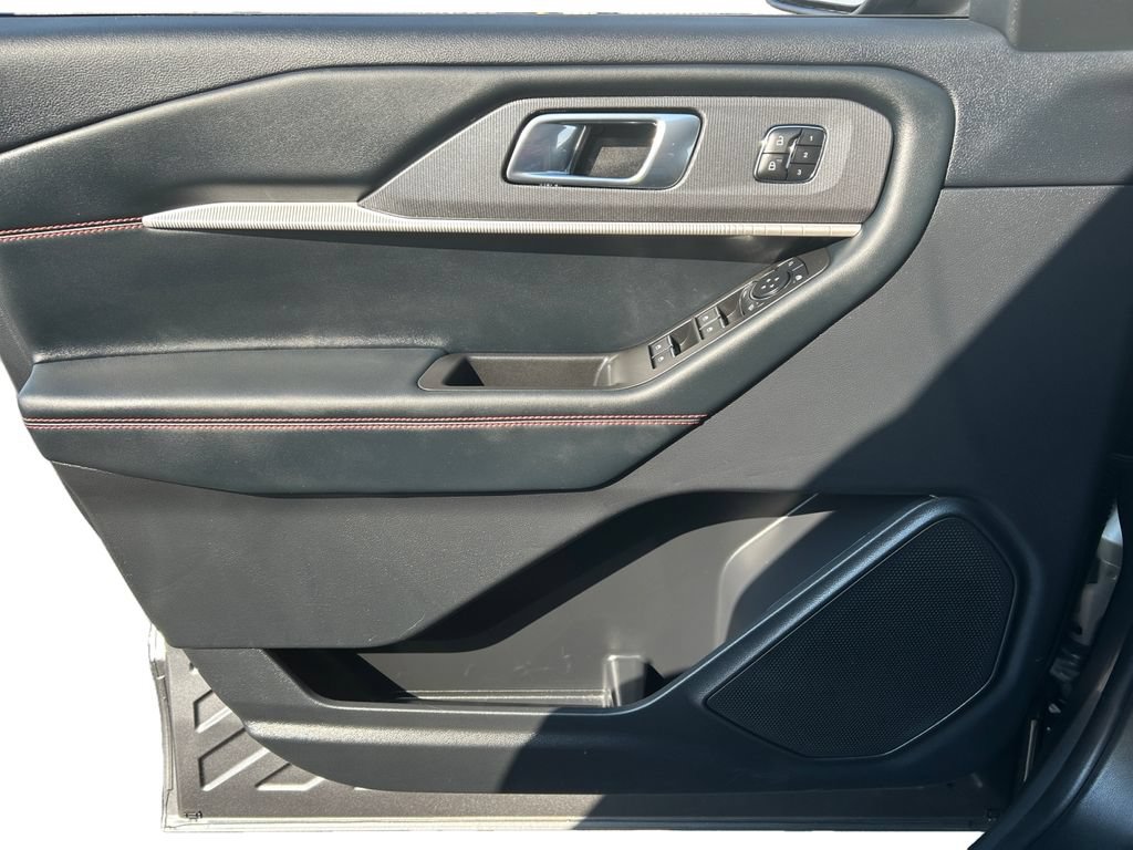 Used 2025 Ford Explorer ST-Line w/ Premium Package AWD/4WD image 18