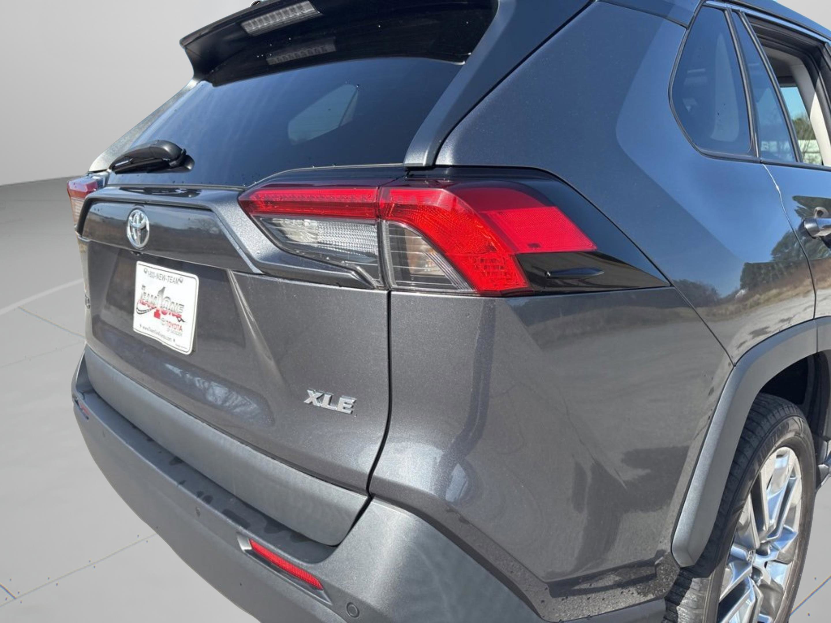 Used 2021 Toyota RAV4 XLE Premium image 35