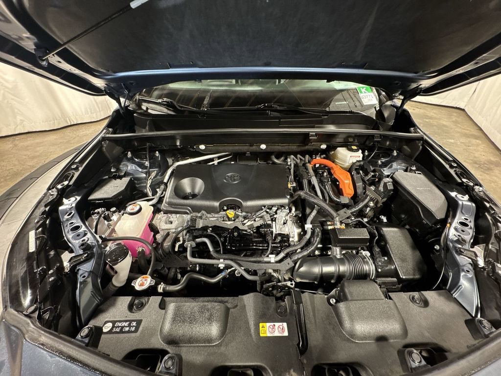 Used 2021 Toyota Venza LE image 32