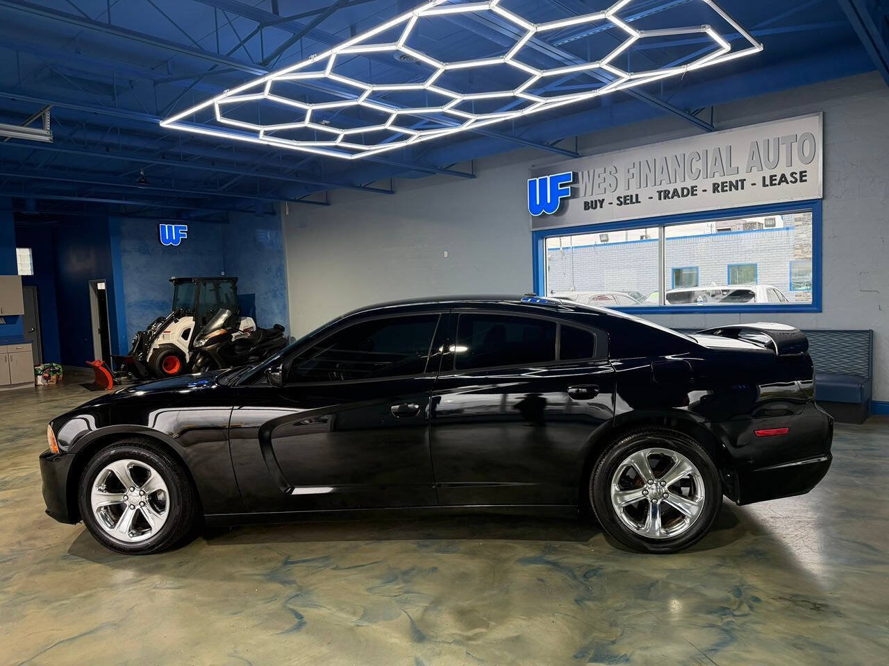 Used 2014 Dodge Charger SXT RWD image 2