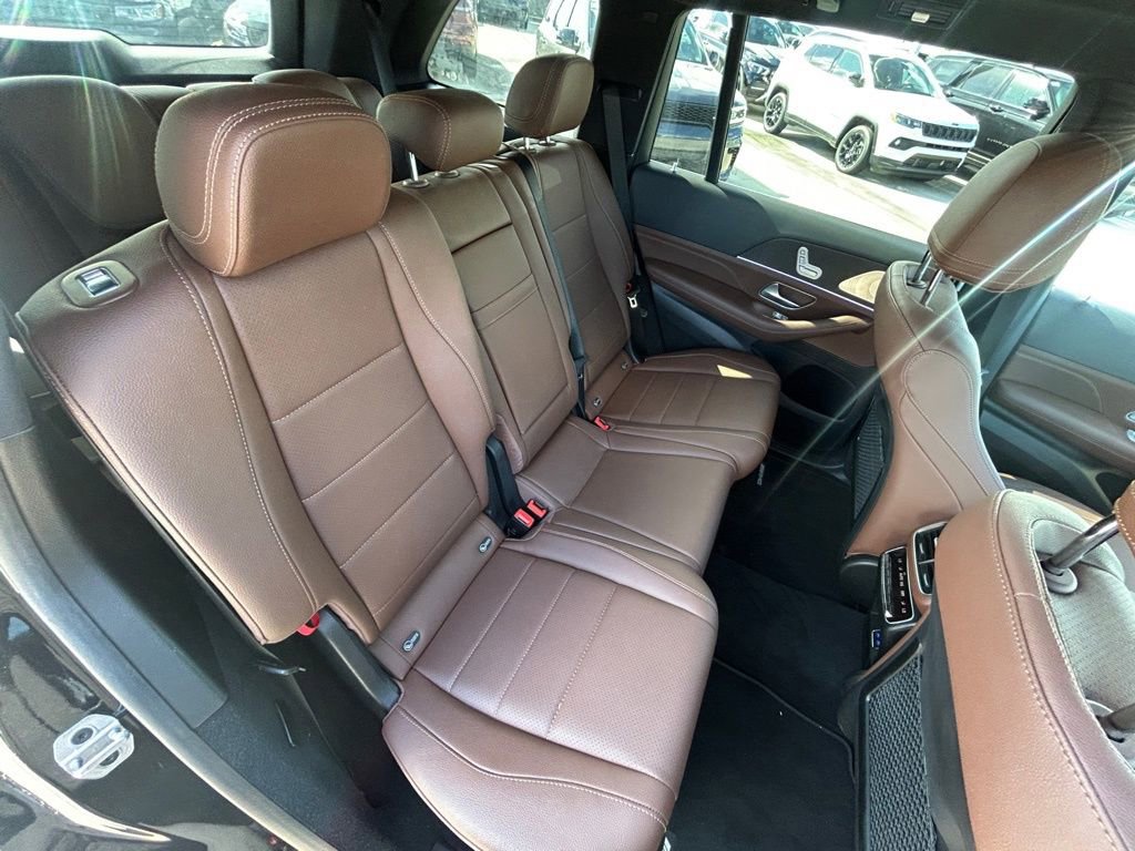 Used 2024 Mercedes-Benz GLS 450 4MATIC w/ AMG Line Exterior image 35