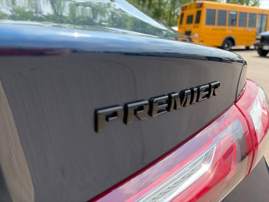 Used 2020 Chevrolet Malibu Premier FWD image 34